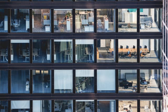 Cellular DAS: The Key to Eliminating Dead Zones in Large Buildings