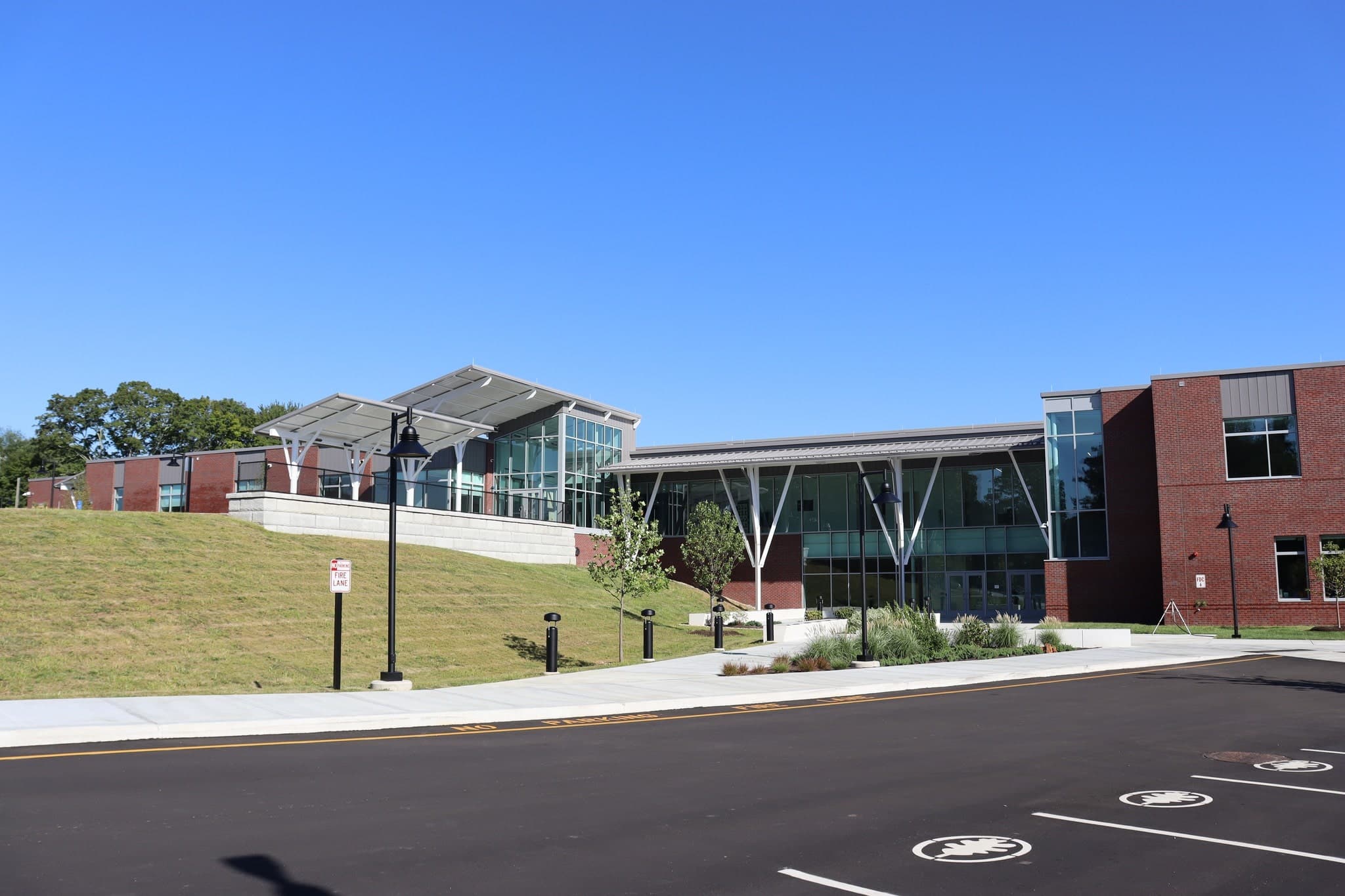 Elementary school hybrid DAS system