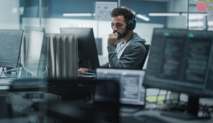 man_on_computer