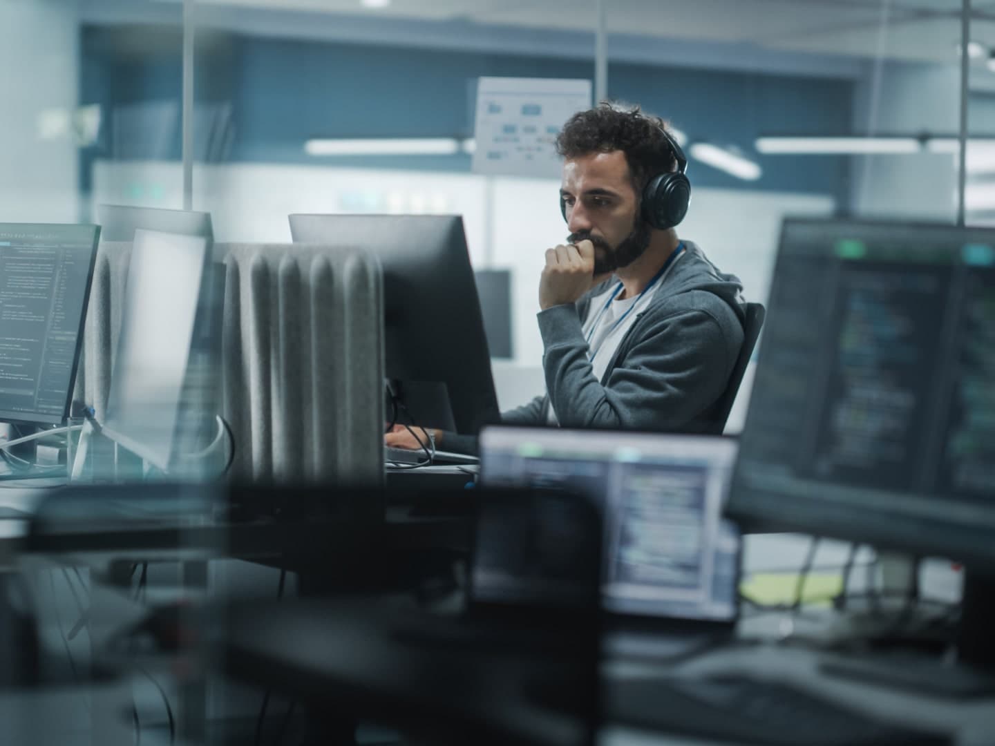 man_on_computer